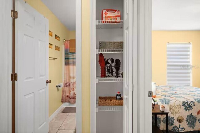 Building Photo - 3 Ryecroft Ln