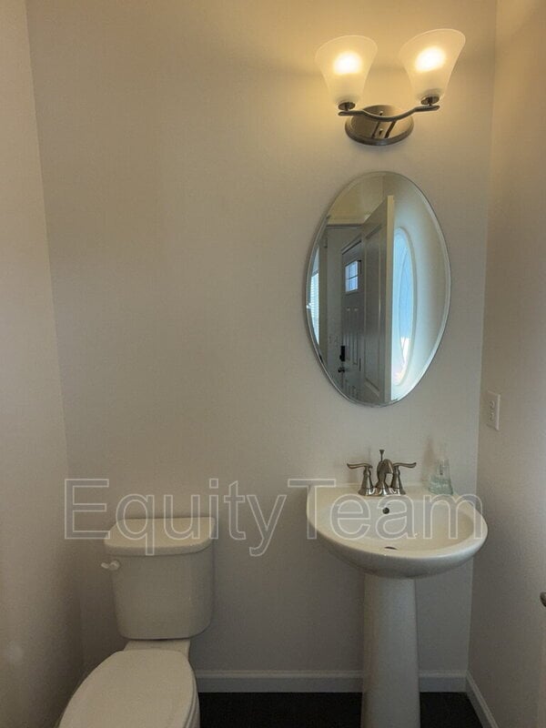 Building Photo - 5686 E Senour Dr