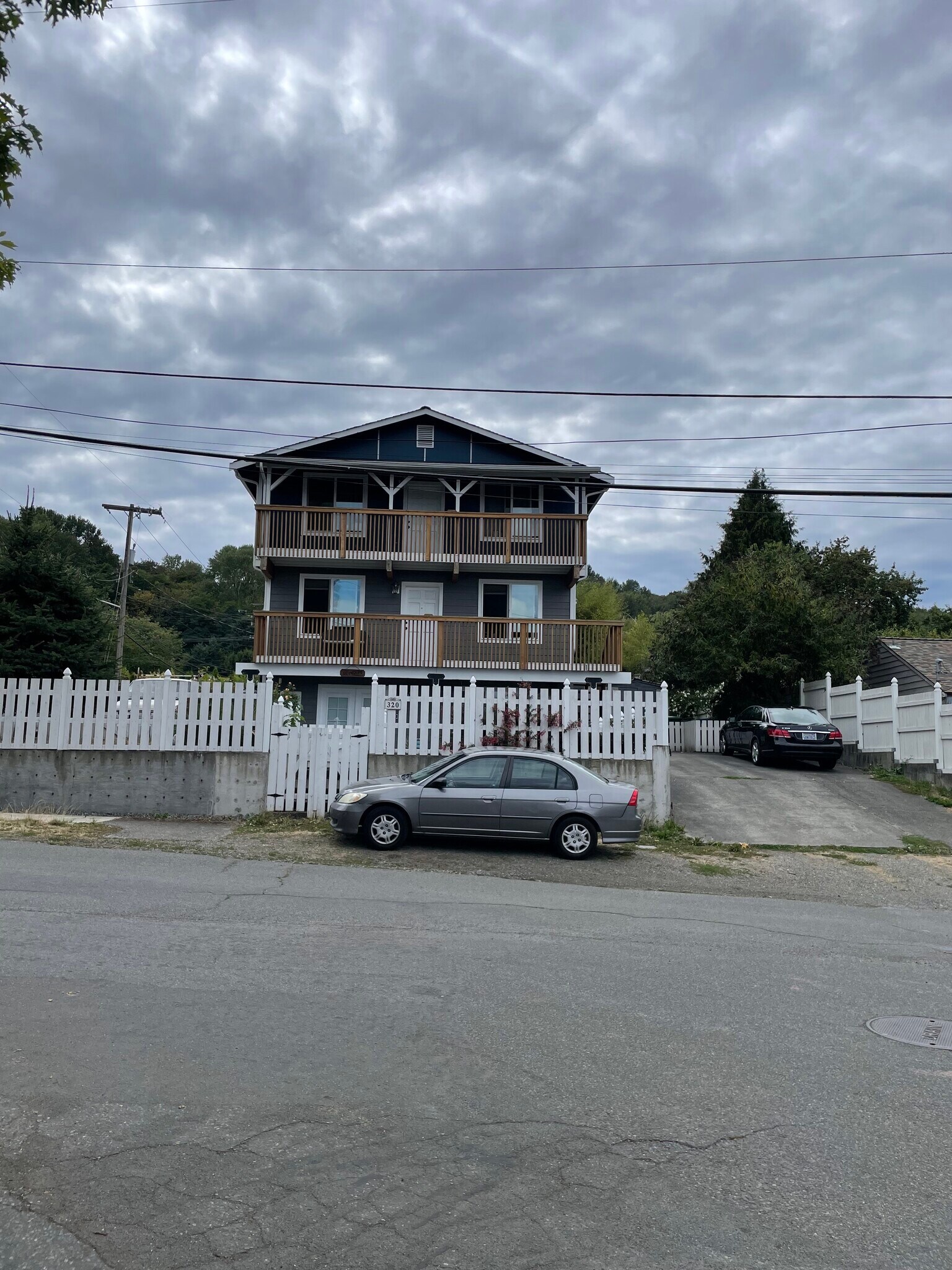 Building Photo - 320 S Henderson St