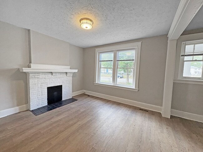 Building Photo - 3425 Carolina Ave