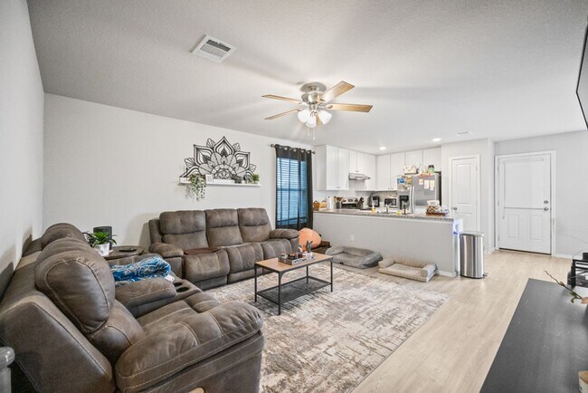 Building Photo - 5706 Elm Valley Dr