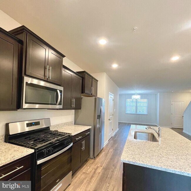 Building Photo - 2709 Princess Victoria Way