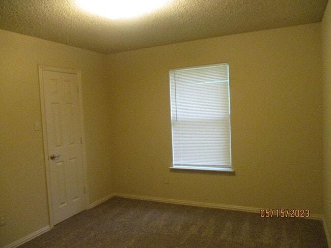 Building Photo - 5900 Silverpoint Ct