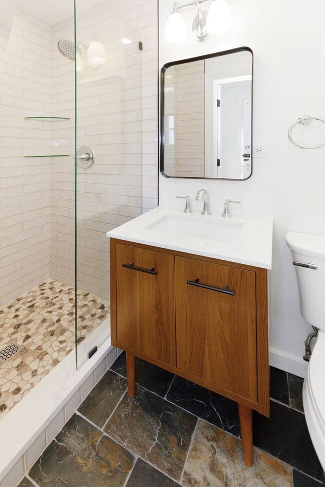 Building Photo - Renovated Home!