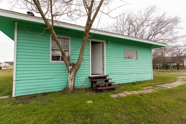 Building Photo - 629 13th Ave N