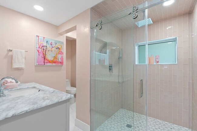 Building Photo - 26 Northeast St