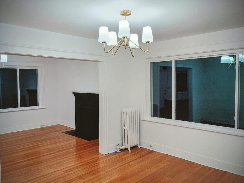 Building Photo - 836 Belmont St