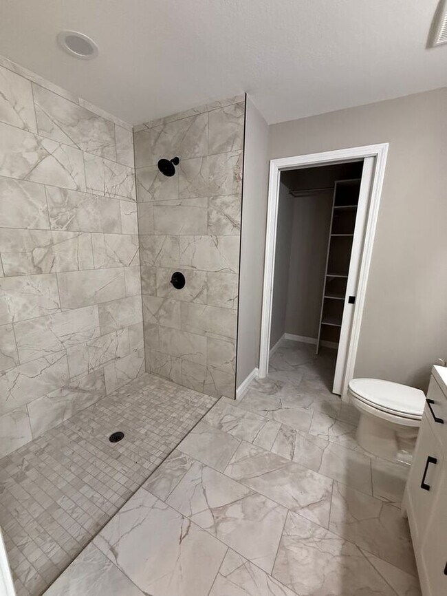 Building Photo - 277 Oak Ln Cir