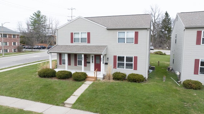 Building Photo - 915 Burcham Dr