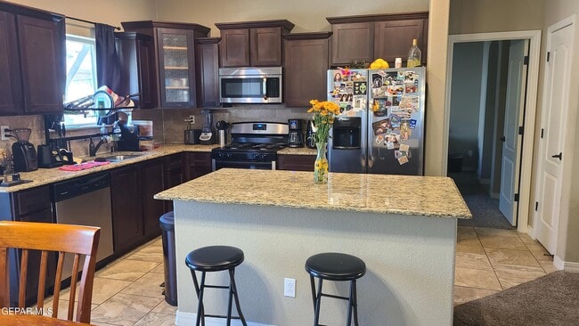Building Photo - 3893 Loma Brisa Dr