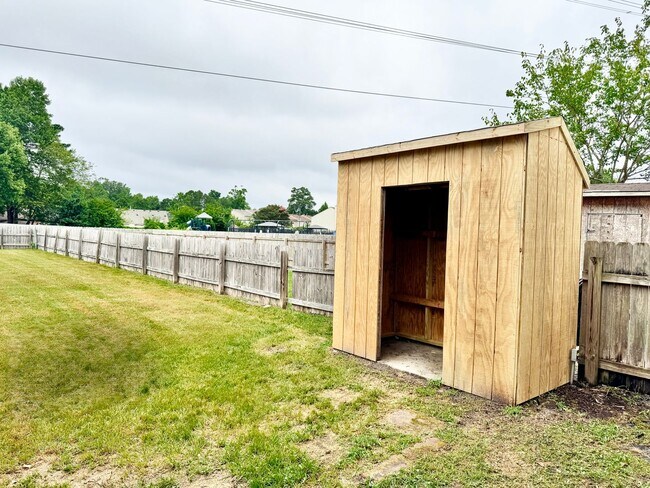 Building Photo - Completely Updated & Ready NOW! New Floori...