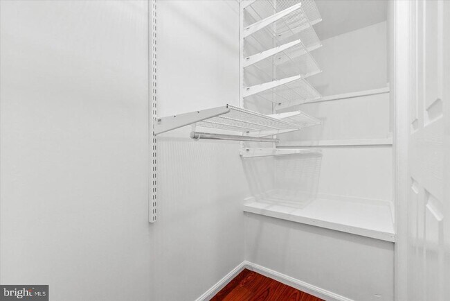 Building Photo - 8123 Kingsway Ct