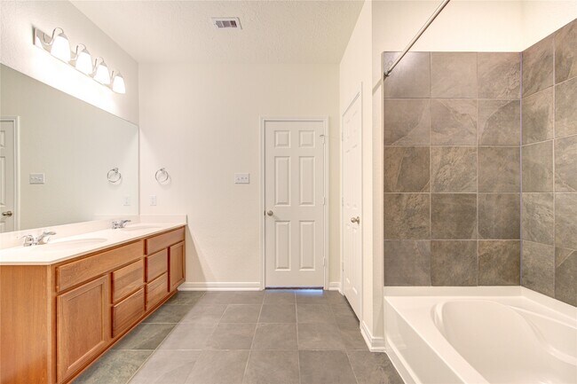 Building Photo - 6120 Whitewing Rd