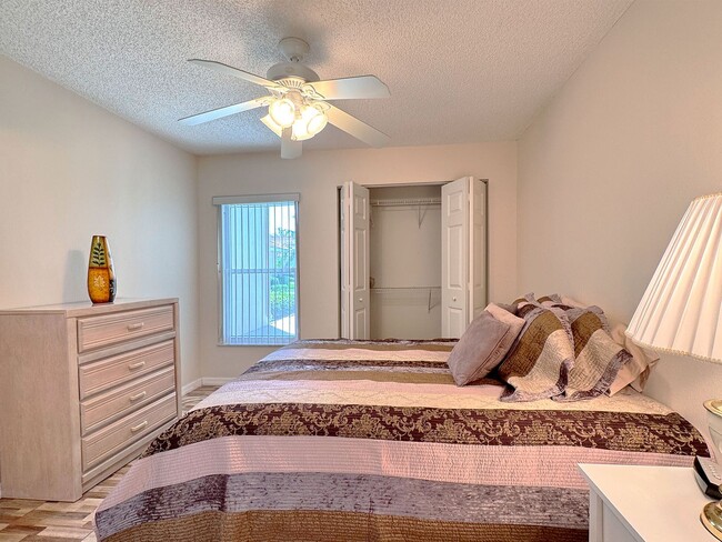 Building Photo - Two-Bedroom Lakeview Condo in Winterset Co...