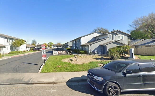 Building Photo - 300 Myer Dr