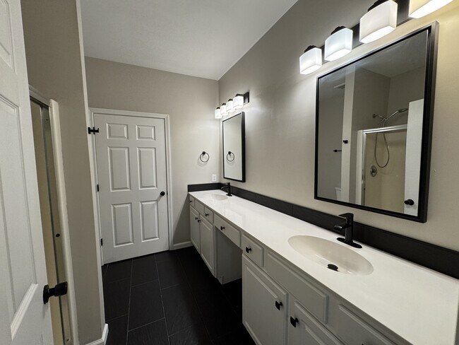 Building Photo - 14907 Santa Lucia Dr