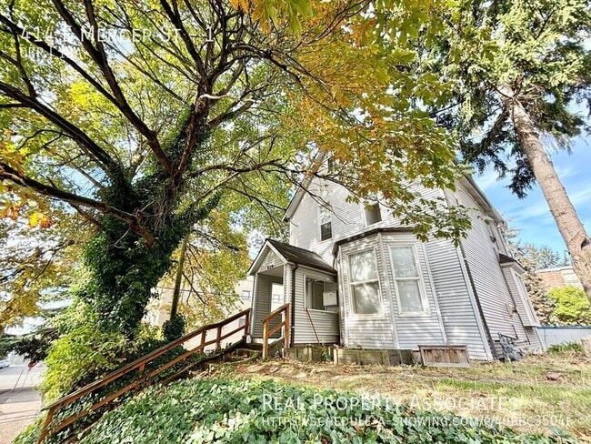 Primary Photo - 414 E Mercer St