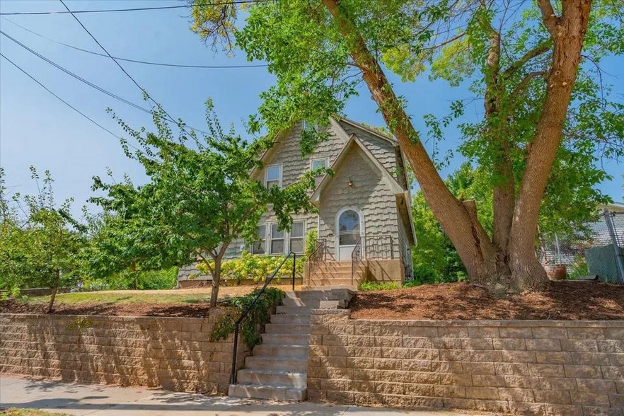 Primary Photo - 710 S Mills St