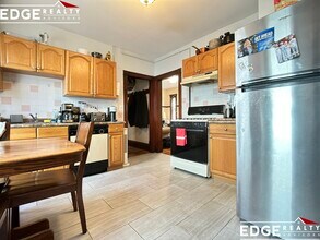 Building Photo - 550 Washington St