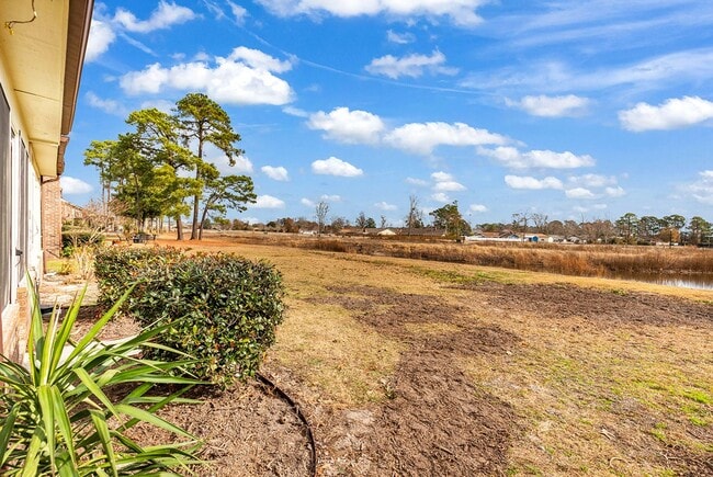 Building Photo - Master Suite with Balcony!!! Completely remodeled 2 level townhome close to the beaches of Surfside!