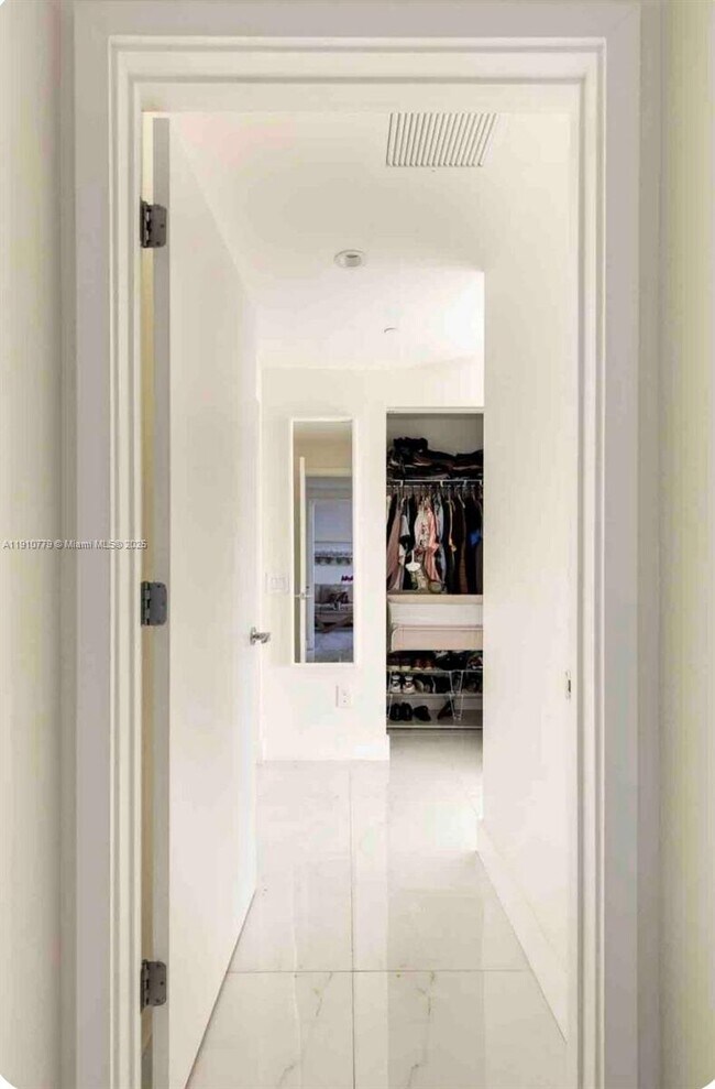 Building Photo - 501 NE 31st St