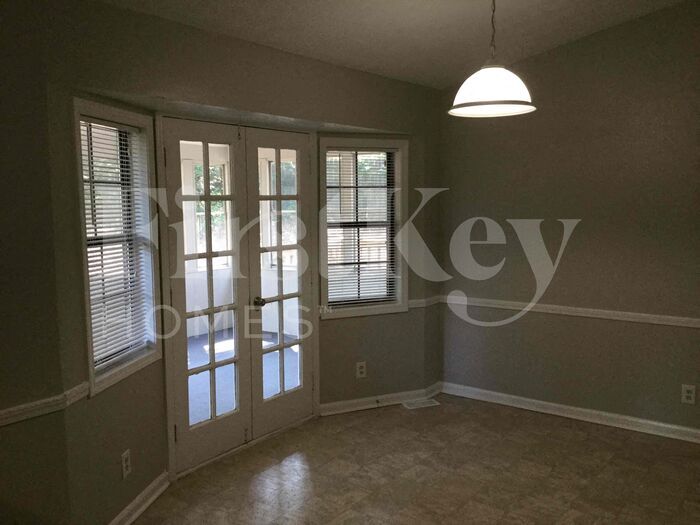 Building Photo - 972 Waverly Dr