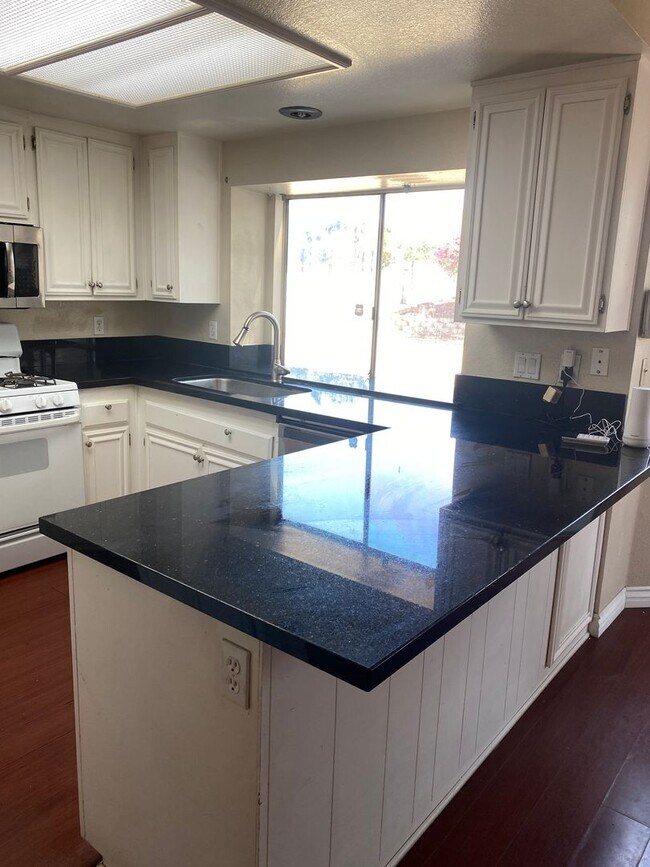 Building Photo - Spacious 3-Bed, 2.5-Bath Home – Limited-Ti...