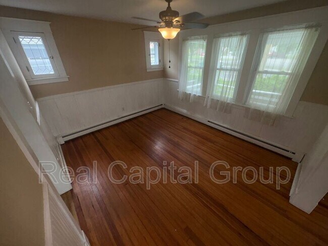 Building Photo - 376 Kenwood Ave