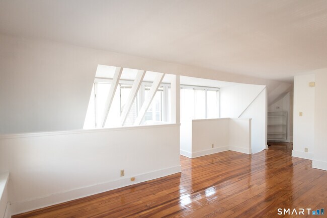 Building Photo - 110 Avon St