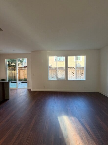 Building Photo - 8922 Del Rio Cir