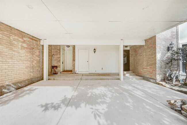 Building Photo - 201 Vanderpool Ln