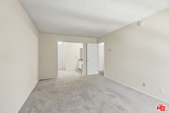 Building Photo - 7777 W 91st St