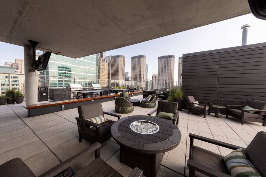 Building Photo - 619 W Randolph St