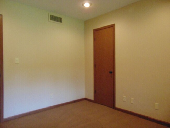 Building Photo - Amazing 3 Bed 2 Bath Country Home With Fab...