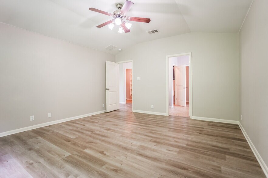 Building Photo - 1303 Sunny Meadows Loop