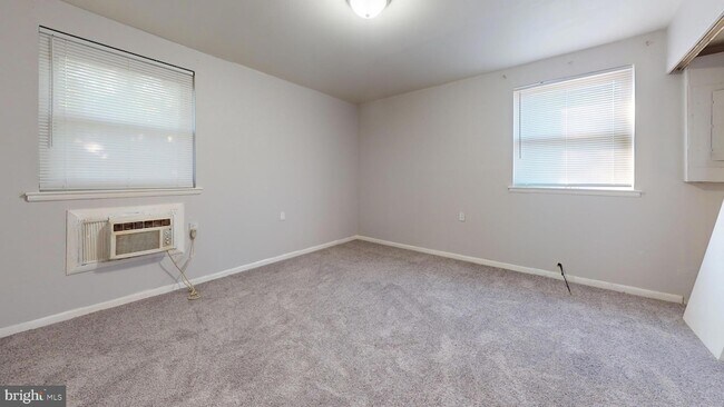 Building Photo - 10722 Gifford Ave