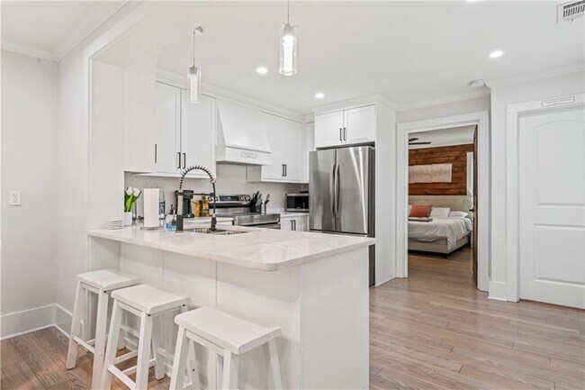 Building Photo - 1129 Graymont Dr SW