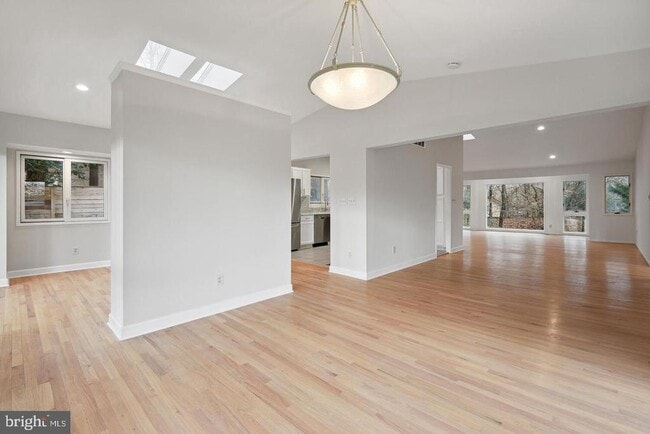 Building Photo - 7700 Hamilton Spring Rd