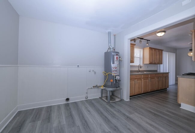 Building Photo - 9834 Denning Dr