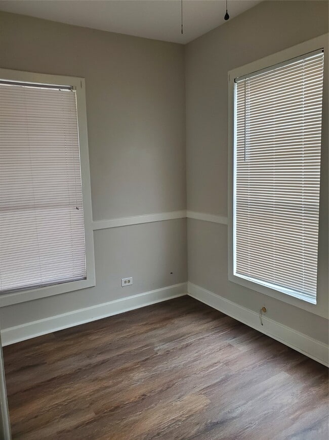 Building Photo - 1205 2nd St