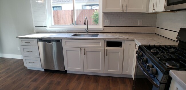 Building Photo - Remodeled 3 bedroom, 1 bath home