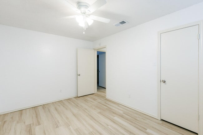Building Photo - 4407 75th Dr