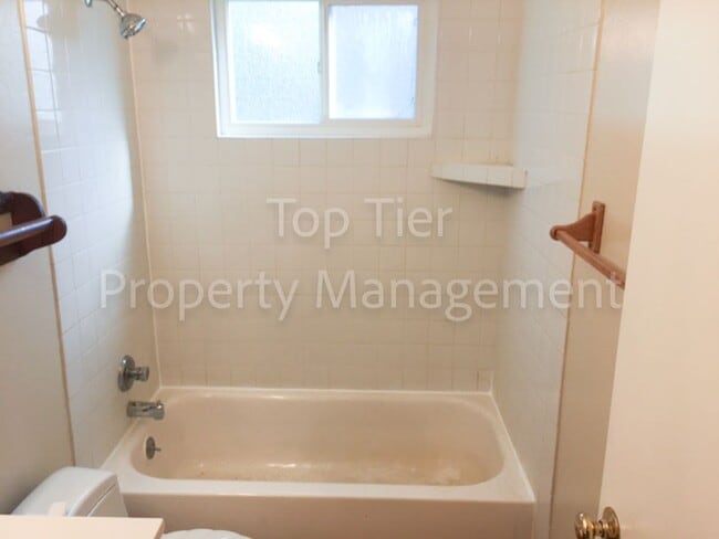 Building Photo - Very nice 3 Bd/2 Ba, 1388 sf single-family house in Concord available Now for Lease!