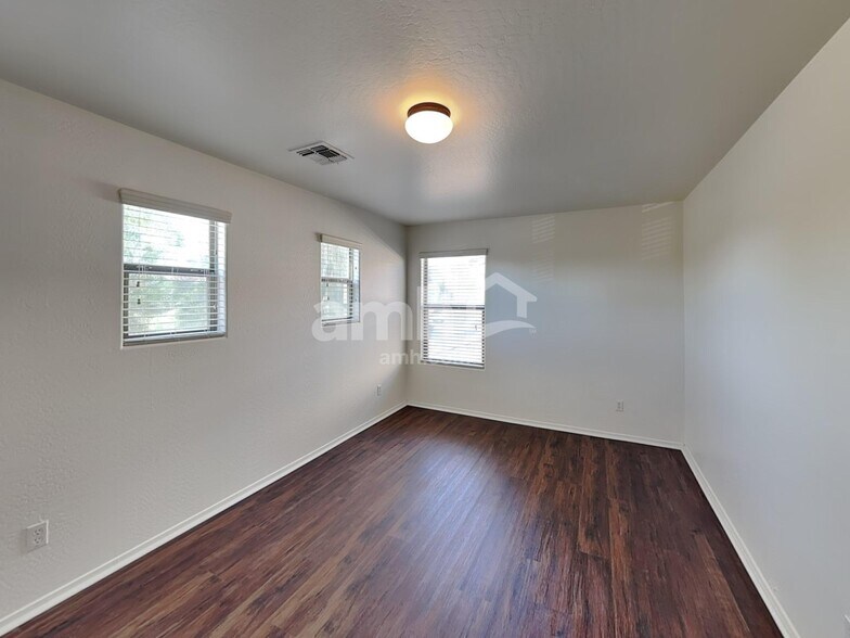 Building Photo - 18541 W Valerie Dr