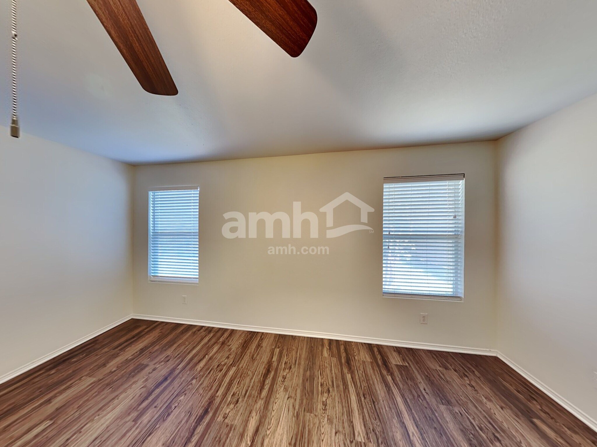 Building Photo - 217 N Willow Way