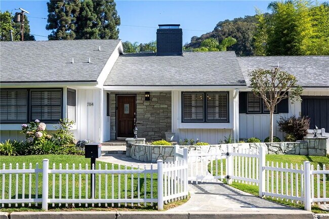 Building Photo - 784 Lockearn St