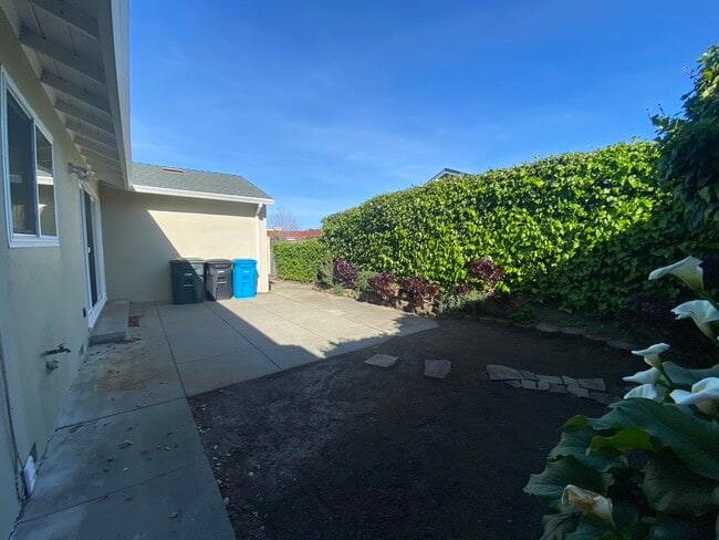 Building Photo - 2101 Trousdale Dr