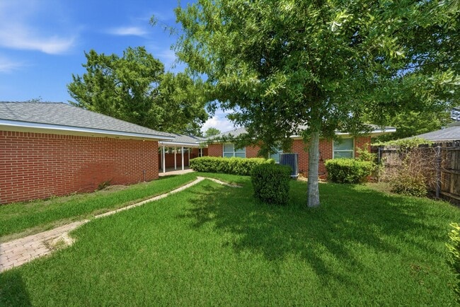 Building Photo - 6323 Cindy Ln