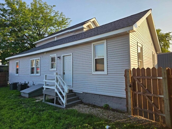 Building Photo - 813 Butterworth St SW