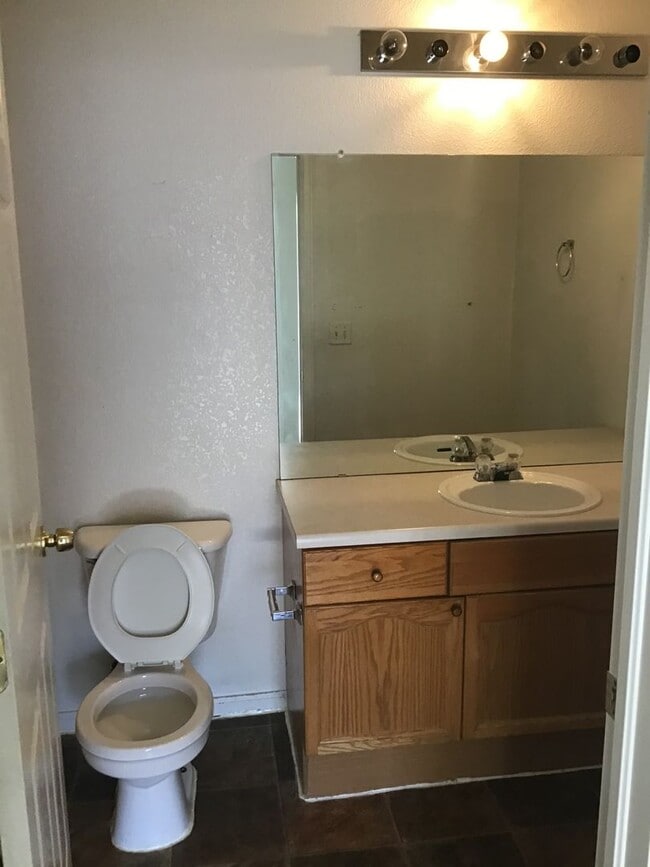 Building Photo - Large 2 bed, 2 bath condo for rent near Anschutz Medical Center